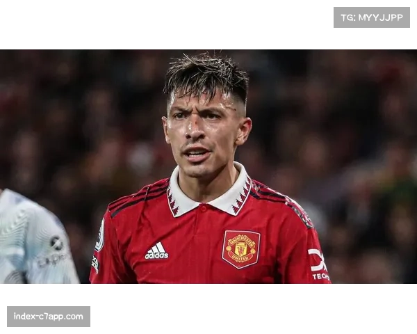 曼联防线再遭打击 马丁内斯小腿受伤预计缺阵两周